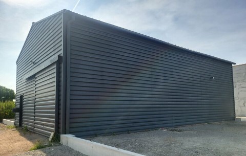 Vente Local d'activité / Entrepôt, 250 m2 dans une zone industrielle, à Pornic (44210) en France