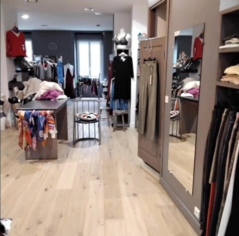 Vente Prêt-à-porter et accessoires femme en plein centre ville de Souillac (46200)