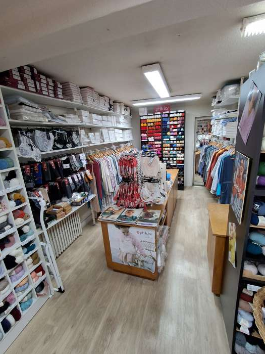 Vente Mercerie, laines, bonneterie, confection dans le centre ville, à Coutances (50200)