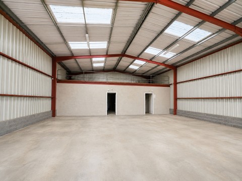 Vente Local d'activité de 280 m2 près de Vannes (56000)