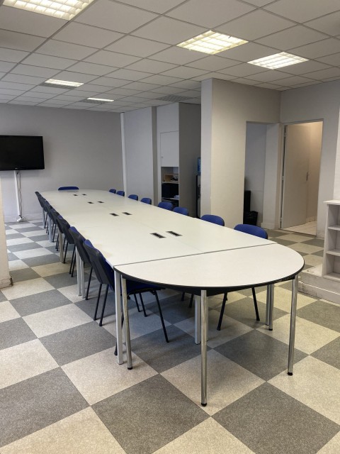 Vente Bureaux / Locaux professionnels, 960 pi2 à Paris 10ème (75010) en France