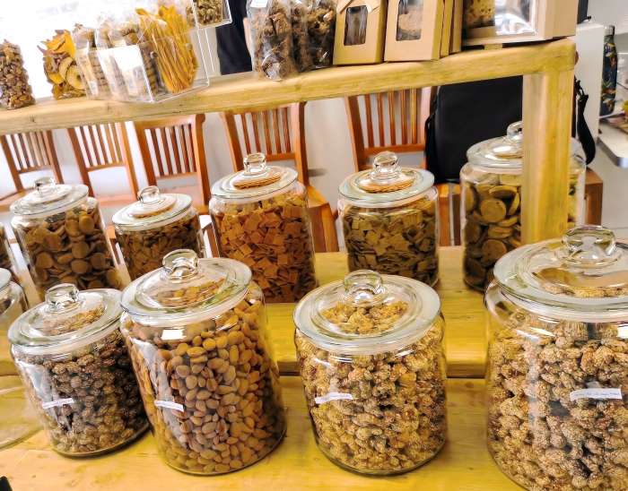 Vente Épicerie biologique et vrac, bar à glaces dans une zone touristique, à Basse-Terre (97100) en France