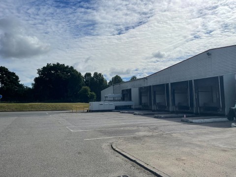 Vente Ensemble immobilier d'activités de 3 237 m2 à Château-Gontier-sur-Mayenne (53200)