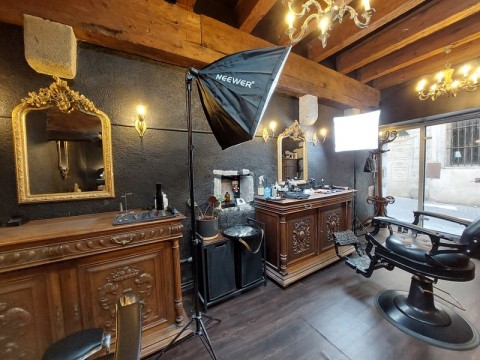Vente Salon de coiffure - barbier de 35 m2 dans une zone piétonne, à Chambéry (73000)