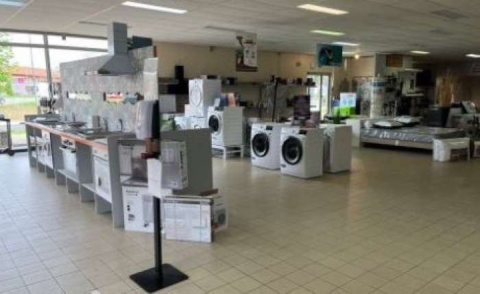 Vente Électroménager, TV, informatique, literie dans une zone touristique, à Riscle (32400)