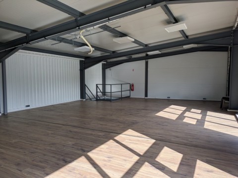 Vente Local commercial de 380 m2 pour différentes activités sur un axe fréquenté, à Chignin (73800) en France