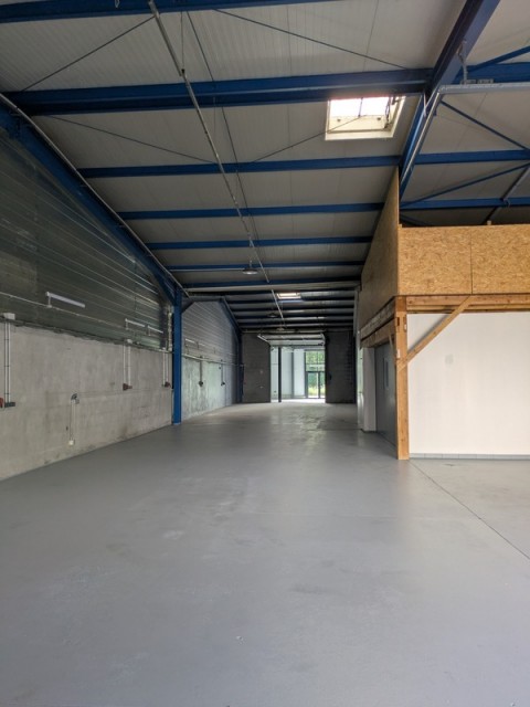 Vente Local industriel de 200 m2 pour stockage, atelier, sav à Chignin (73800)