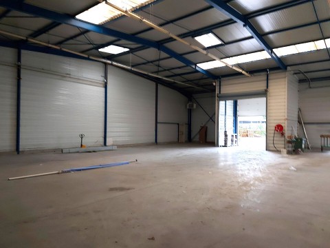 Vente Ensemble immobilier d'activités de 1 000 m2 à Alençon (61000)