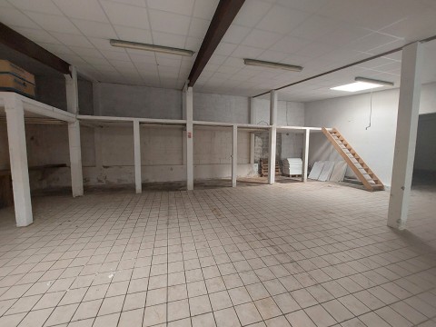 Vente Local commercial de 420 m2 à Lorient (56100) en France