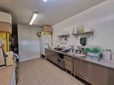Vente Boulangerie, Pâtisserie, Distribution automatique, 220 m2 dans une commune d'environ 2200 habitants, proche de Challans (85300)