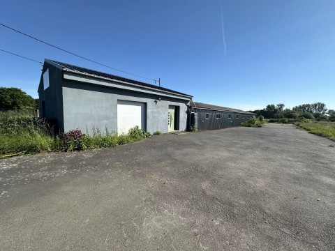 Vente Bâtiment professionnel de 360 m2 à Le Quesnel (80118)