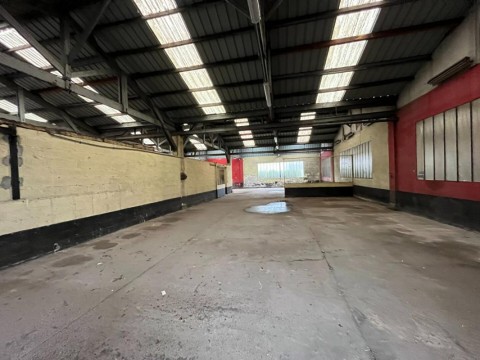 Vente Local commercial, garage, atelier ou stockage de 280 m2 en centre ville de Gournay-en-Bray (76220)