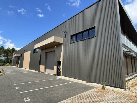 Vente Local d'activité / Entrepôt, 2528 m2 à Audenge (33980) en France