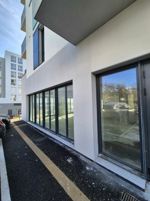 Vente Local commercial de 209 m2 dans un quartier de construction neuve, à Lormont (33310)