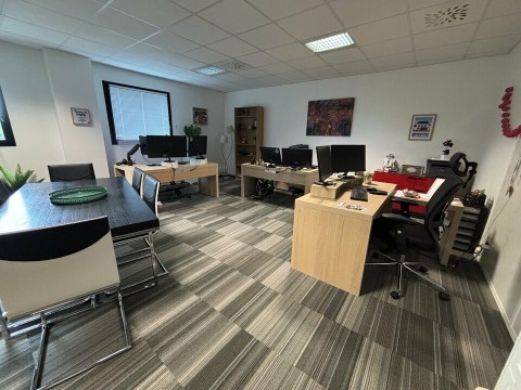 Vente Bureaux / Locaux professionnels, 90 m2 à Artigues-près-Bordeaux (33370)