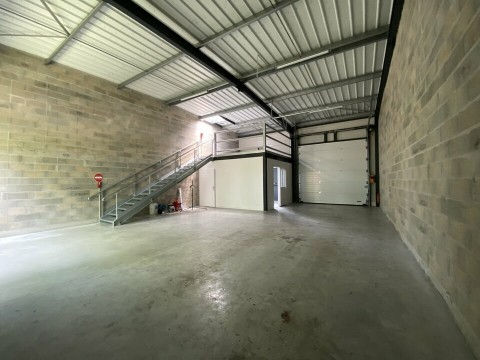 Vente Local d'activité - showroom de 130 m2 à Artigues-près-Bordeaux (33370)