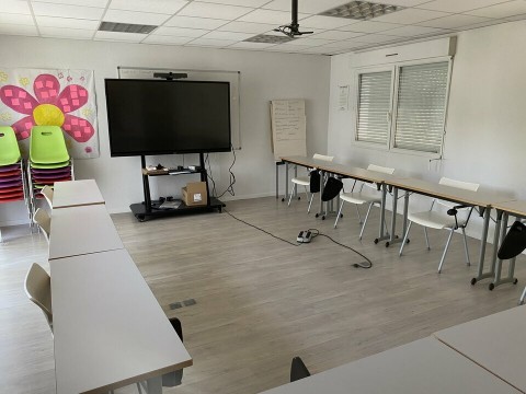 Vente Bureaux / Locaux professionnels, 3280 pi2 à Dax (40100) en France
