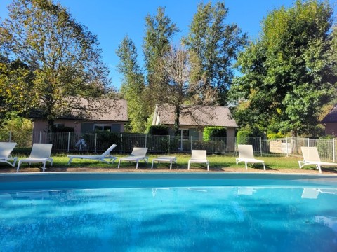 Vente Bar, Restaurant, Village vacances licence IV avec terrasse en bordure de rivière, à Grand-Vabre (12320)
