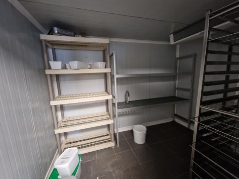 Vente Murs commerciaux, 1390 pi2 à Poitiers (86000) en France