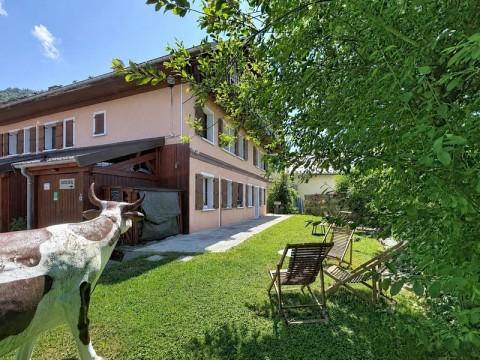 Vente Bar, Hôtel restaurant 3* d'environ 6 chambres avec parking et terrasse au calme, à Le Châtelard (73630)