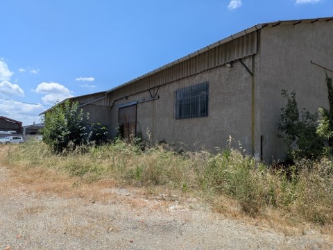 Vente Entrepôt et bureaux de 400 m2 dans une zone industrielle, à Limoux (11300)