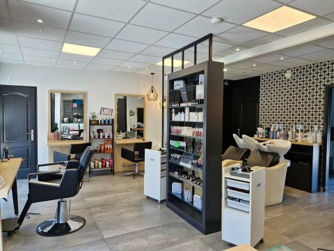 Vente Salon de coiffure de 50 m2 sur un axe passant, à Vue (44640)