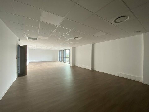 Vente Local d'activité / Entrepôt de 715 m2 à Tresses (33370) en France