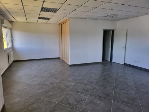 Vente Bureaux de 44 m2 à Champagné en zone artisanale (72470)