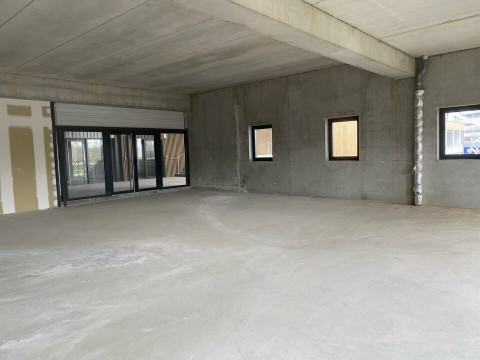 Vente Local commercial ou plateau de bureaux de 142 m2 dans une zone fréquentée, à Dax (40100)