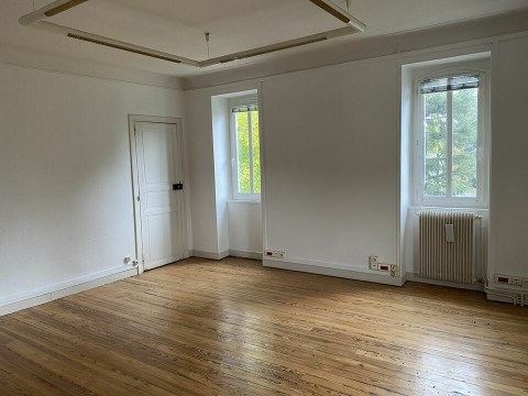 Vente Bureaux / Locaux professionnels, 5830 pi2 à Pau (64000) en France