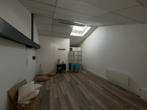 Vente Showroom - bureaux de 170 m2 dans une zone d'activité, à Bayonne (64100)