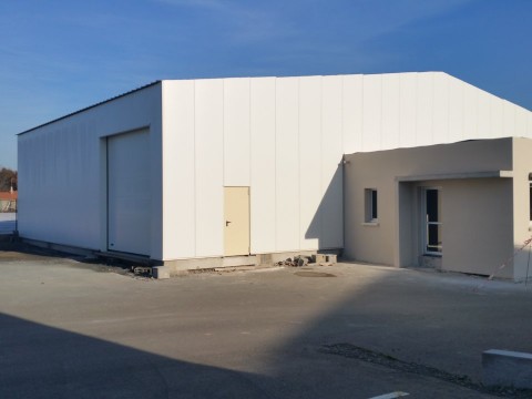 Vente Local d'activité de 460 m2 dans une zone artisanale, à Saint-Julien-de-Concelles (44450)