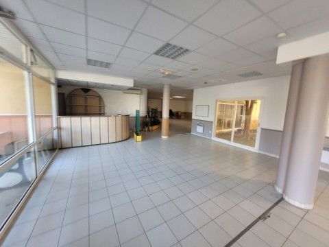 Vente Local d'activité / Entrepôt, 4680 pi2 dans le Gard (30) en France