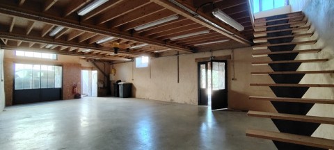 Vente Atelier de 150 m2 en plein centre ville d'Airvault (79600)