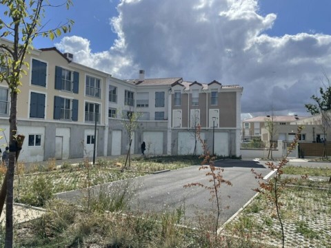 Vente Local commercial de 580 pi2 dans une zone dynamique de La Queue-en-Brie (94510) en France