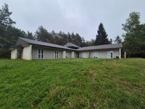 Vente Deux bâtiments commerciaux de 848 m2 sur la commune prisée de Saint-Yrieix-le-Déjalat (19300) en France