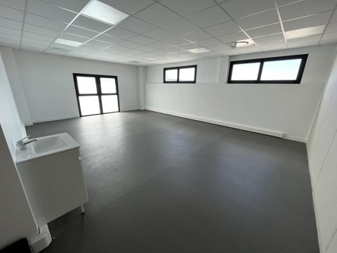 Vente Bureaux / Locaux professionnels, 56 m2 à Istres dans une zone industrielle (13800)