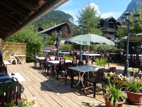 Vente Bar, Restaurant licence IV 75 couverts avec terrasse sur un axe passant, à Samoëns (74340)