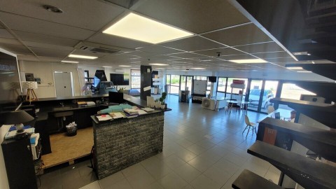 Vente Local commercial de  225 m2 à Salaise-sur-Sanne (38150) en France