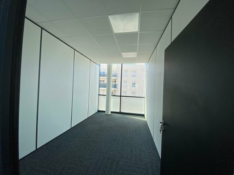 Vente Bureaux / Locaux professionnels, 130 m2 dans un quartier résidentiel, à Rezé (44400)