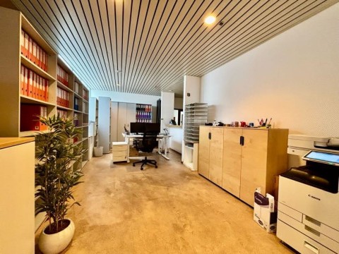 Vente Bureaux en bon état dans une zone commerciale et dynamique, à Le Mont-sur-Lausanne en Suisse