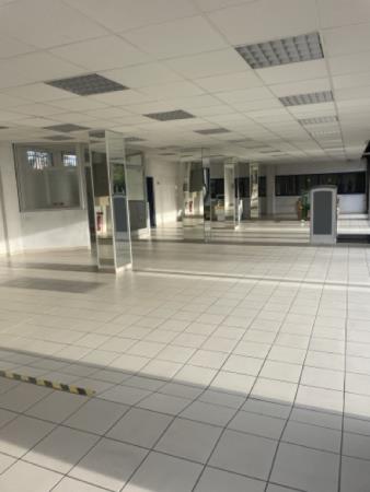 Vente Local commercial idéal pour Dépôt vente, 490 m2 à Châtellerault (86100)
