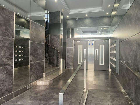 Vente Bureaux / Locaux professionnels, 760 pi2 à Toulouse (31000) en France