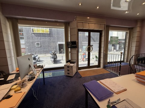 Vente Local commercial ou professionnel  de 830 pi2 dans une zone fréquentée, à Paris (75019) en France