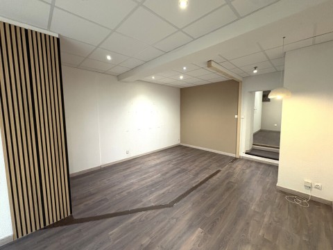 Vente Local commercial idéal pour Relaxation / Massage, Centre d'amincissement, Esthétique / salon de beauté, 35 m2 à La Coucourde (26740)