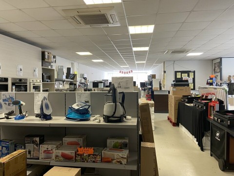 Vente Local commercial - d'activité de 240 m2 dans une rue passante, à L'Isle-Jourdain (32600)
