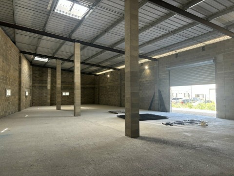 Vente Local d'activité / Entrepôt, 390 m2 à Mazan (84380)