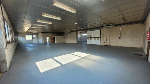 Vente Local avec deux ateliers de 770 m2 à Thorrenc (07340)