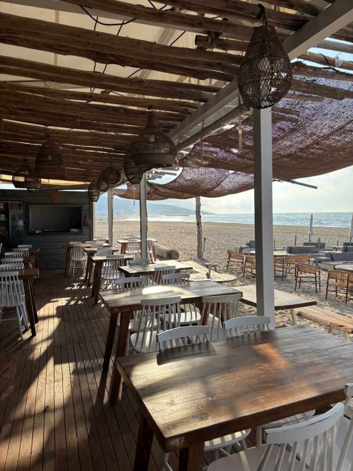 Vente Plage privée, restauration, transats dans une zone touristique, à Sète (34200)