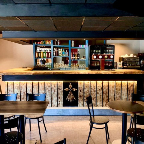 Vente Bar avec terrasse dans une zone fréquentée, à Fougères (35300)